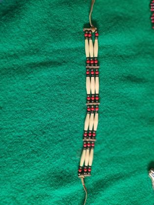 Three-row bone hairpipe choker, plate 119