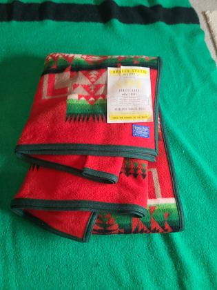 Pendleton Chief Joseph robe, red colourway 64 x 80 in., with original hangtag, plate 155