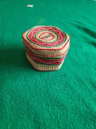 Small lidded straw box basket with dyed banding, plate 174