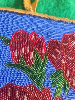 Plateau contour-beaded rose flat bag on cornflower-blue ground, plate 26