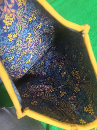 Large Plateau contour-beaded floral flat bag, orange lily and maple-leaf design, plate 34