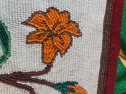 Small Plateau contour-beaded floral bag on bone hairpipe strap, plate 36