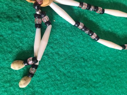 Small Plateau contour-beaded floral bag on bone hairpipe strap, plate 39