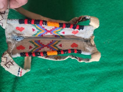 Small zippered beaded purse with star and heart motifs, plate 69